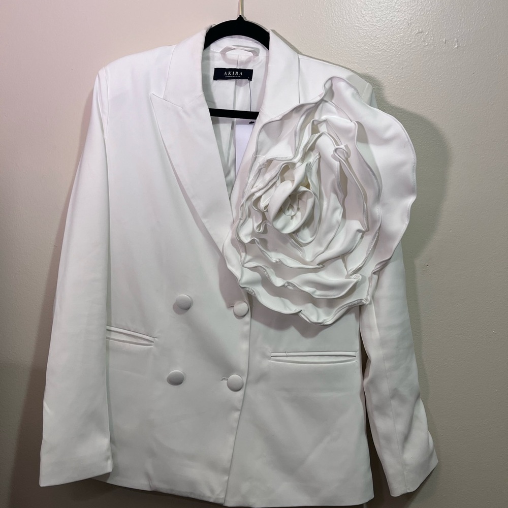 NEW White blazer with 3D flower